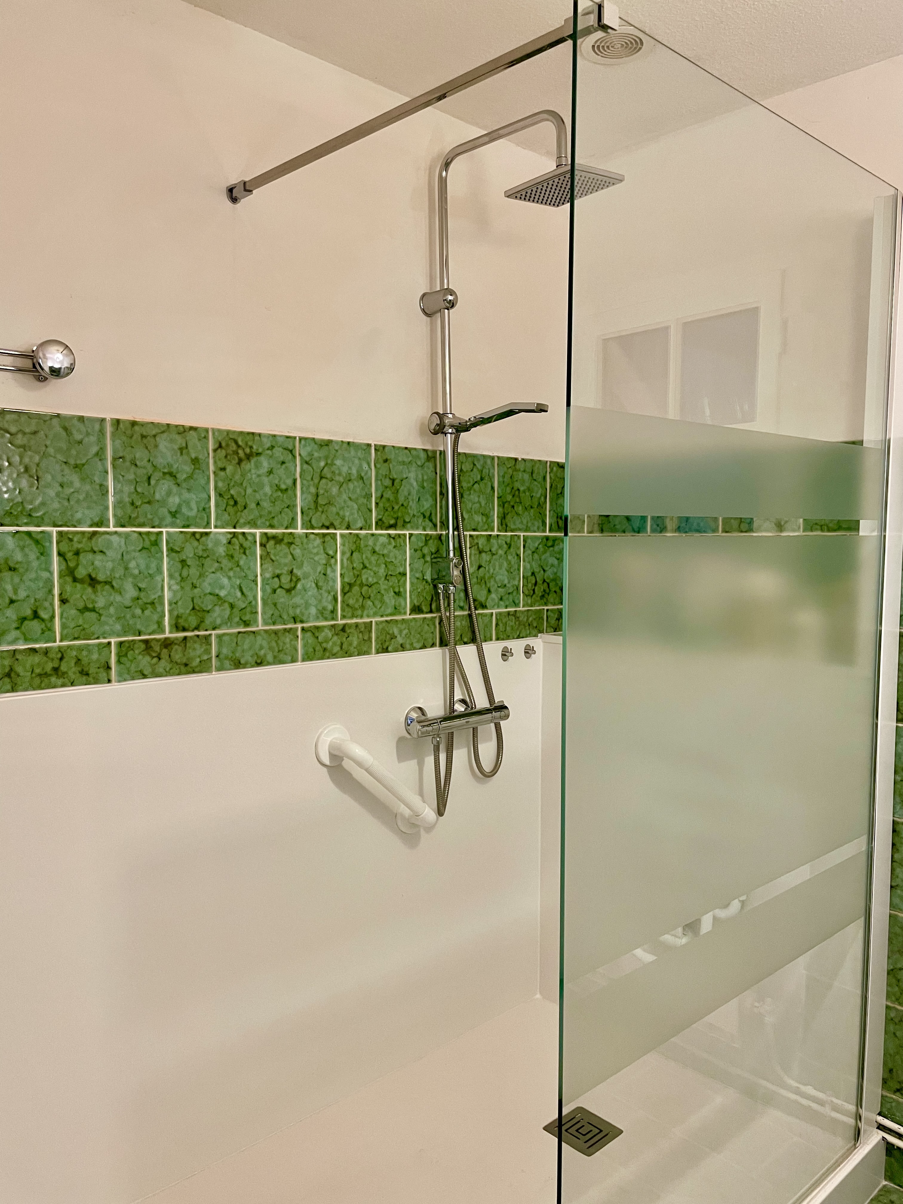 Maison Charmont - Salle de bain vue 2